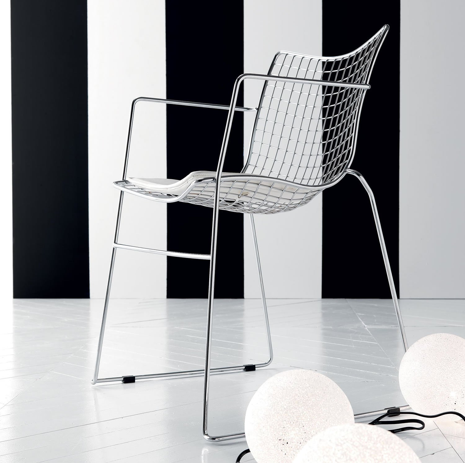 Stitch Dining Chair with Armrests | Esedra Collection