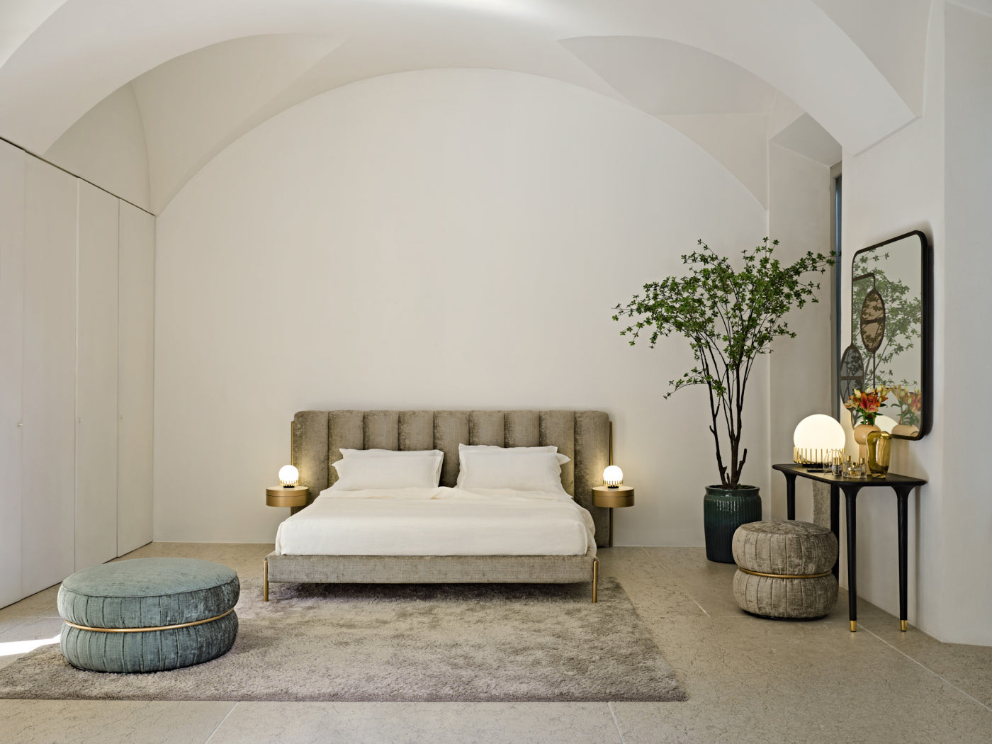 Ibisco Plus Bed | Luxury Living | Black Tie