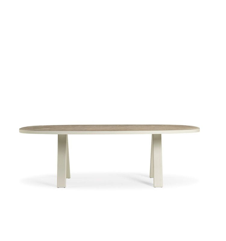 Esedra Oval Dining Table | Designed by Luca Nichetto | Ethimo