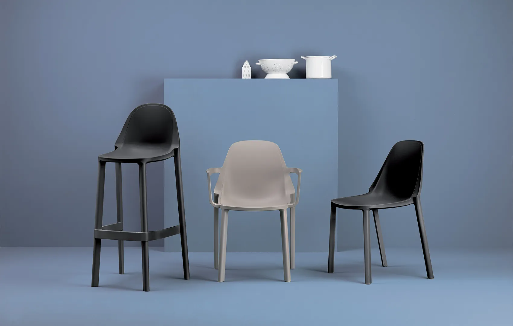 PIÙ Stackable Outdoor Stool by SCAB Design
