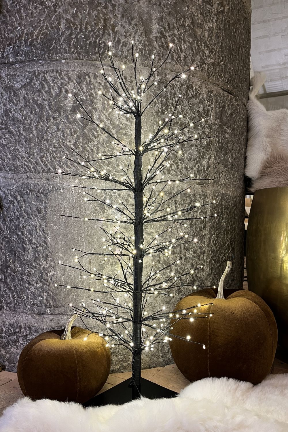 Linear Christmas Tree with Intermittent LED Lights | SoloLuxuryLiving