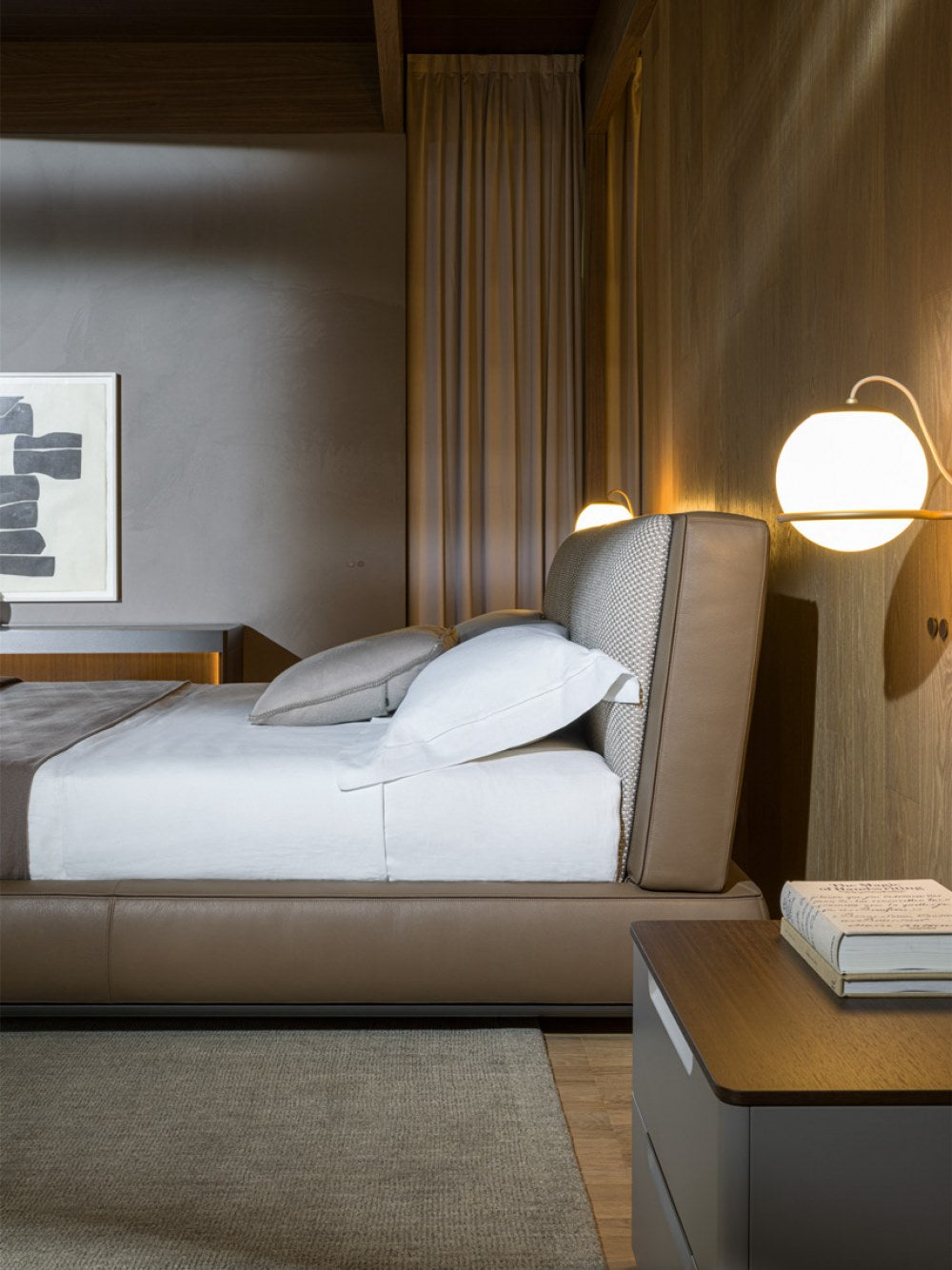 Molteni&C ALDGATE Bed by Rodolfo Dordoni | Luxury Upholstered Bed