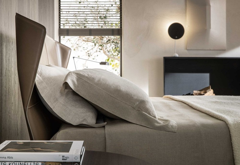Molteni&C AZUL Bed by Nicola Gallizia | Luxury Leather Italian Bed