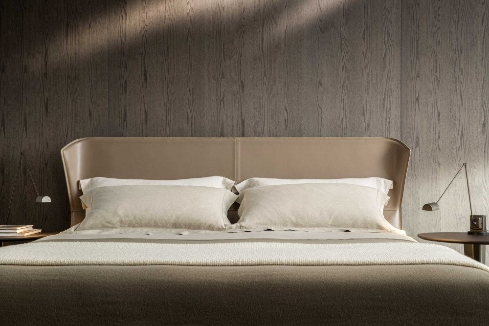 Molteni&C AZUL Bed by Nicola Gallizia | Luxury Leather Italian Bed