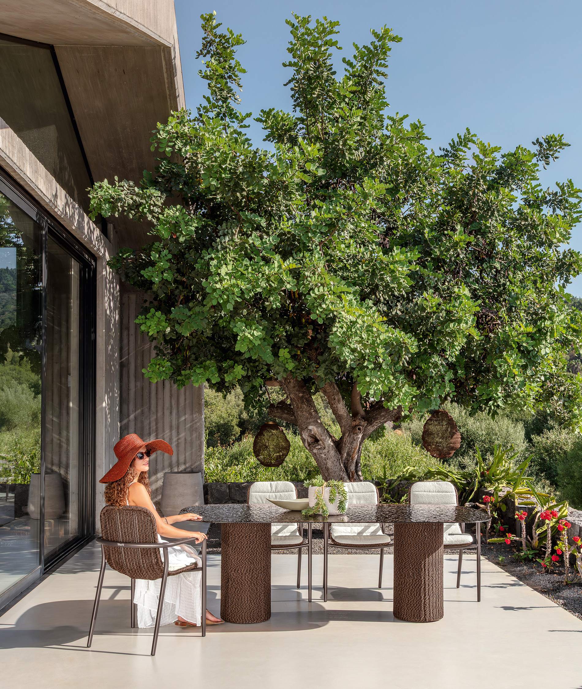 Bond Oval Dining Table | Luxury Talenti Outdoor Living