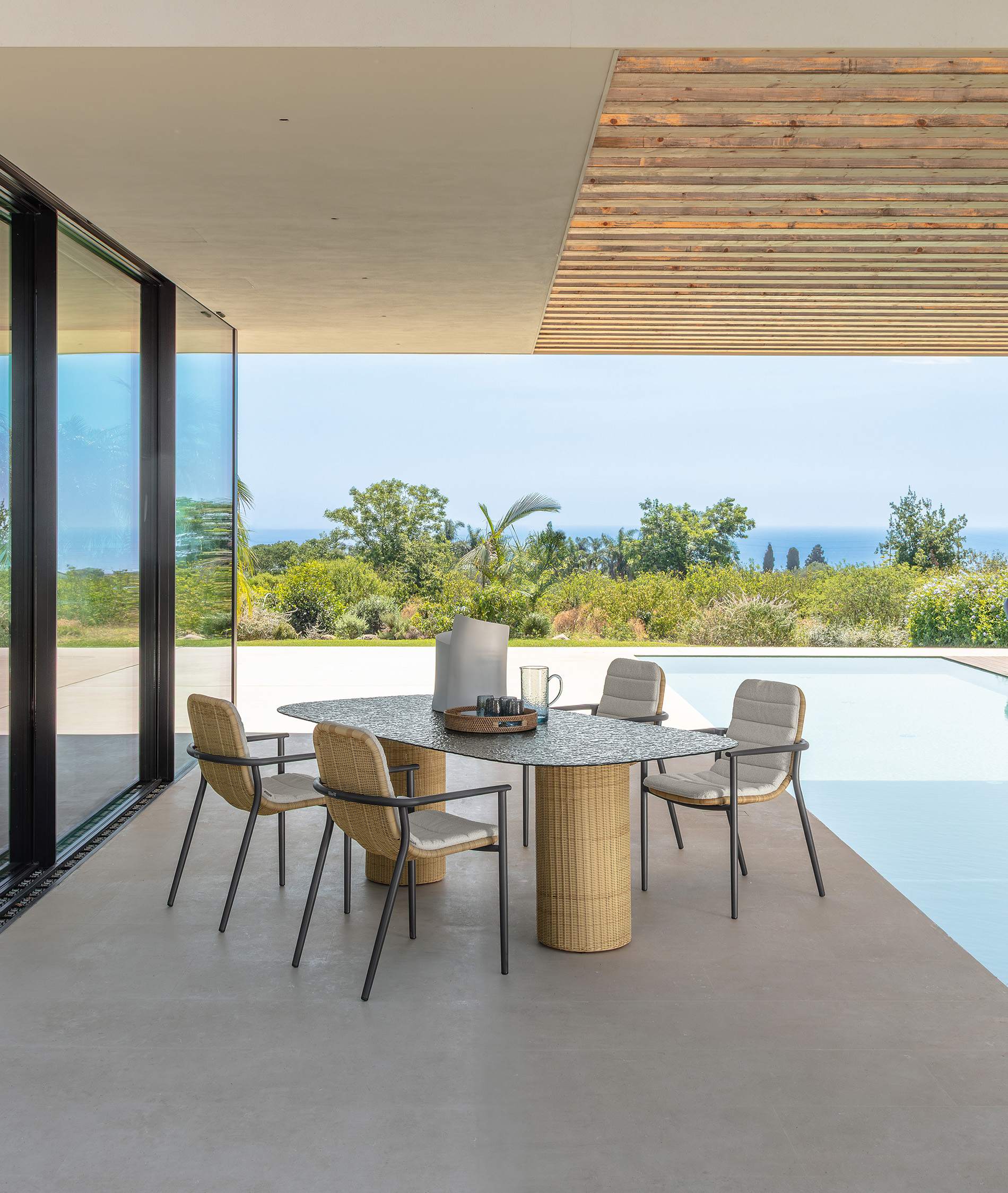 Bond Oval Dining Table | Luxury Talenti Outdoor Living