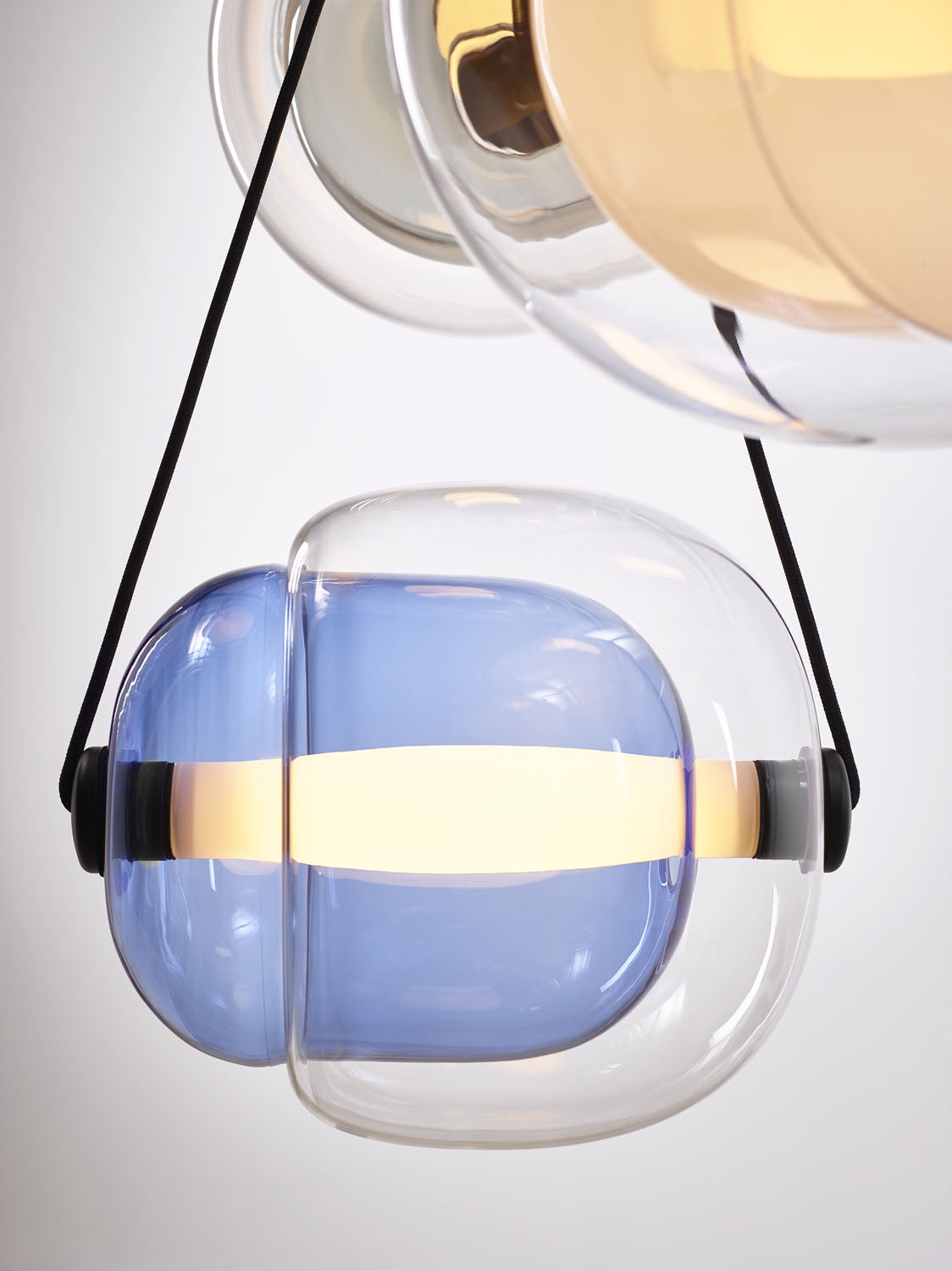 Capsula chandelier