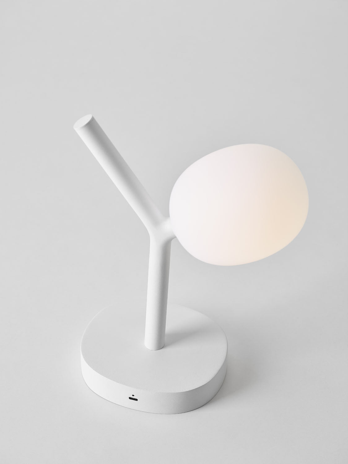 Ivy Battery Table Lamp | Luxury Lighting | Brokis