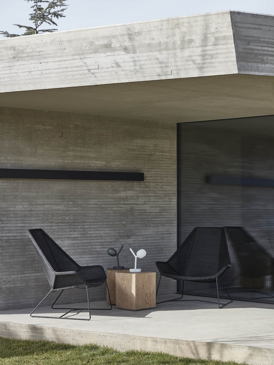 Ivy Battery Table Lamp | Luxury Lighting | Brokis