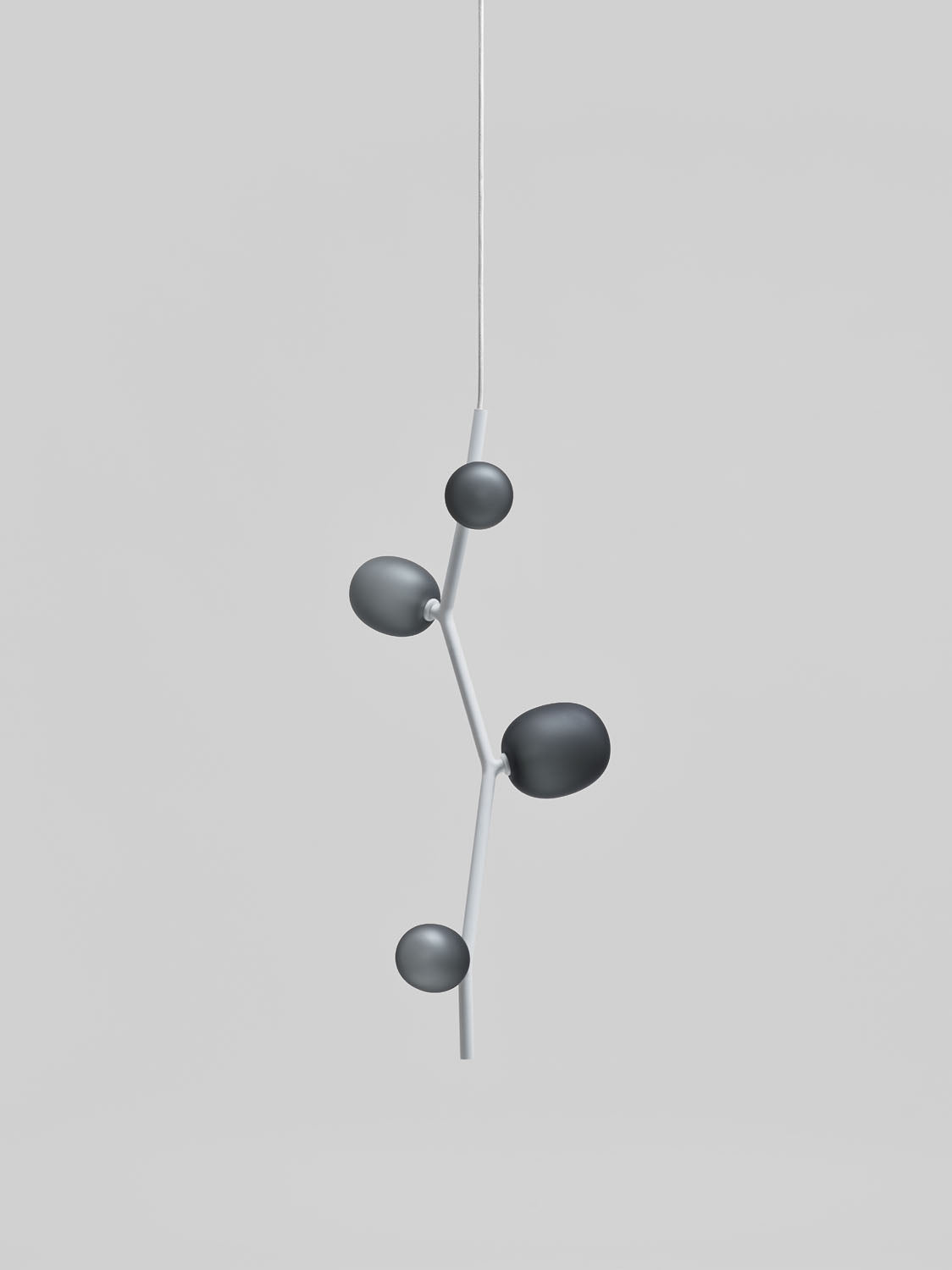 Ivy Vertical Pendant Lamp | Luxury Lighting | Brokis