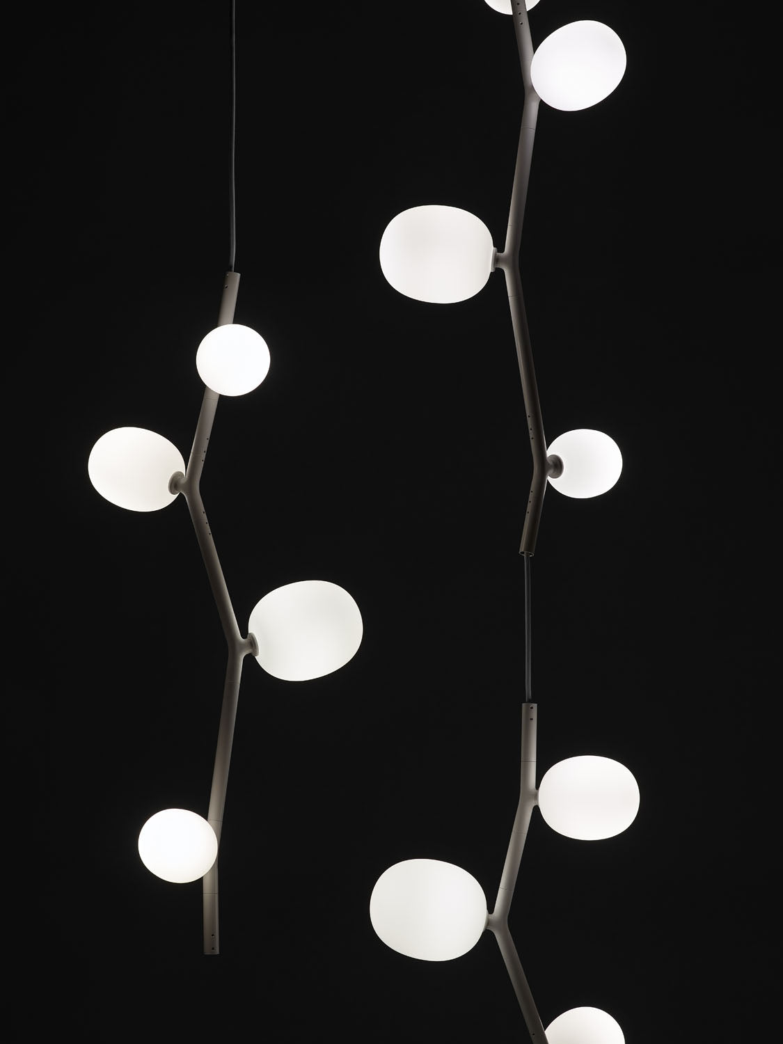 Ivy Vertical Pendant Lamp | Luxury Lighting | Brokis
