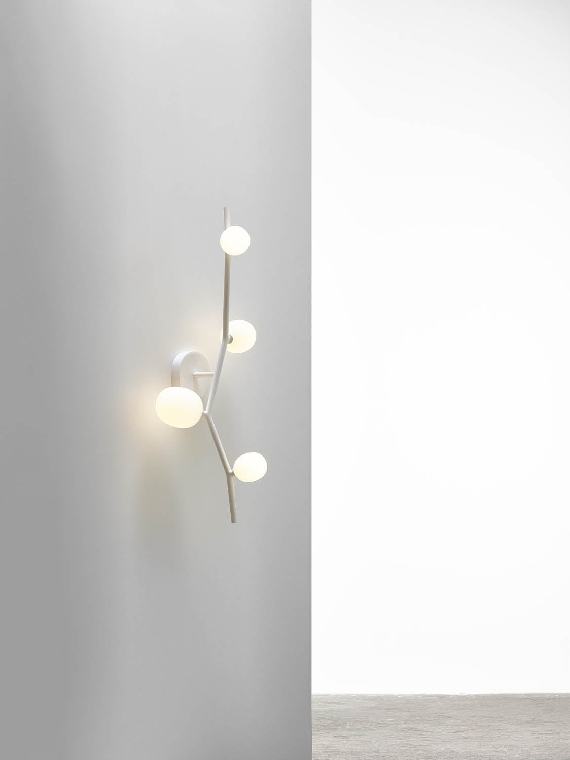 Ivy Wall Lamp | Luxury Lighting | Brokis