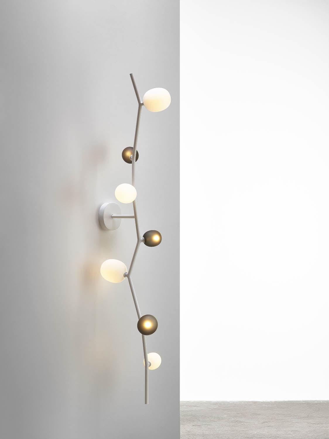 Ivy Wall Lamp | Luxury Lighting | Brokis