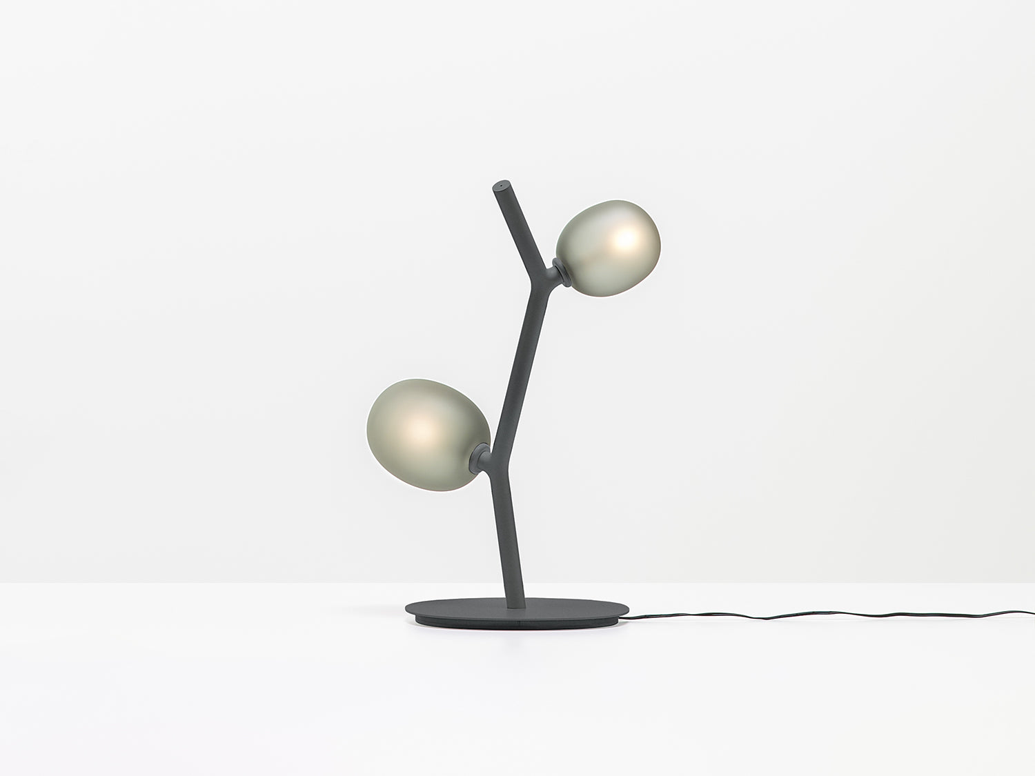 Ivy Table Lamp | Luxury Lighting | Brokis