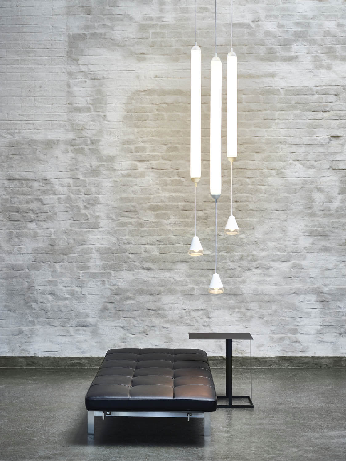 Puro Single Vertical Pendant Lamp | Luxury Lighting | Brokis