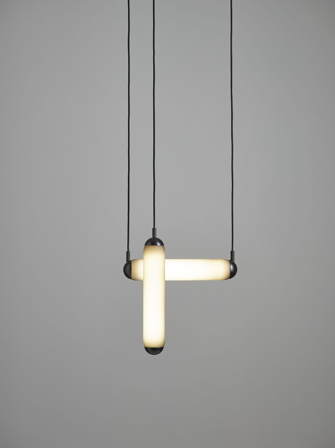 Puro Solo Vertical Pendant Lamp | Luxury Lighting | Brokis