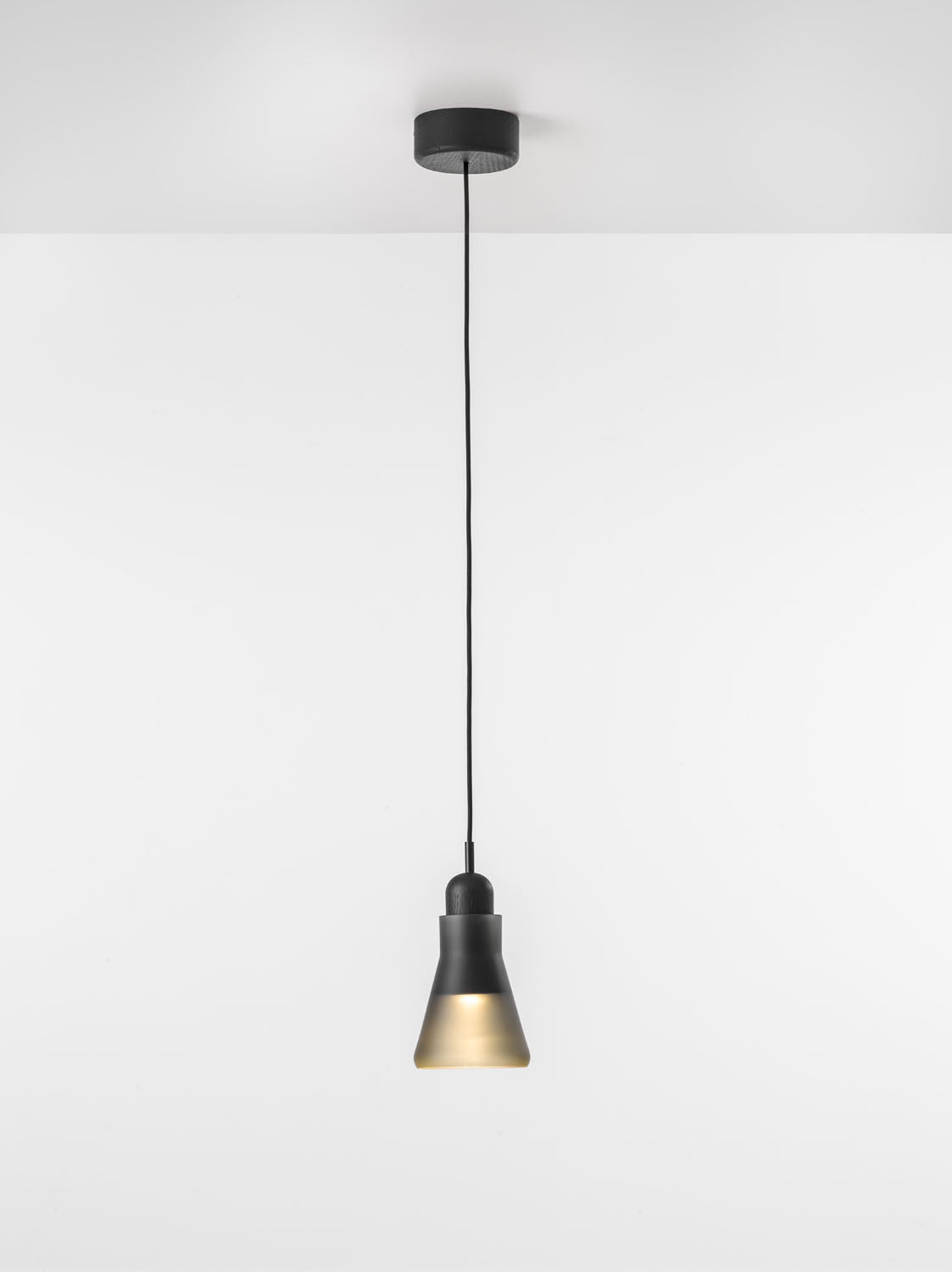 Shadows XL Pendant Lamp | Luxury Lighting | Brokis