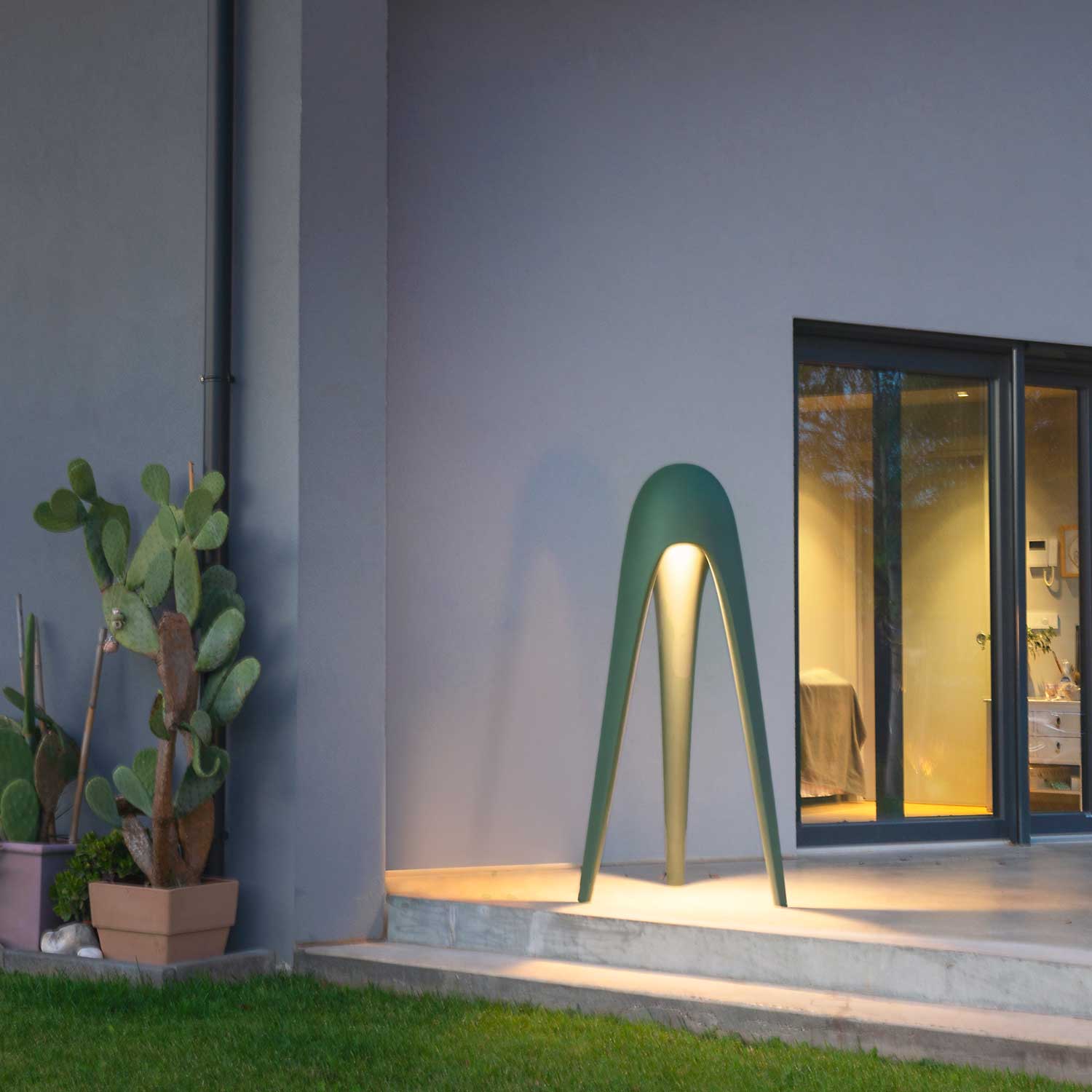 Cyborg Big Floor Lamp | Iconic Lighting | Martinelli Luce