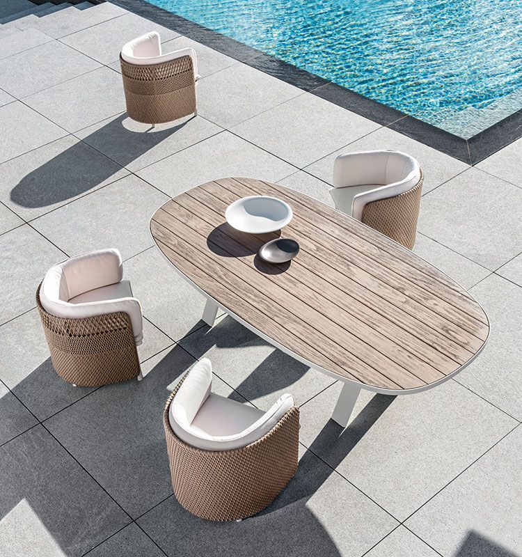 Esedra Oval Dining Table | Designed by Luca Nichetto | Ethimo