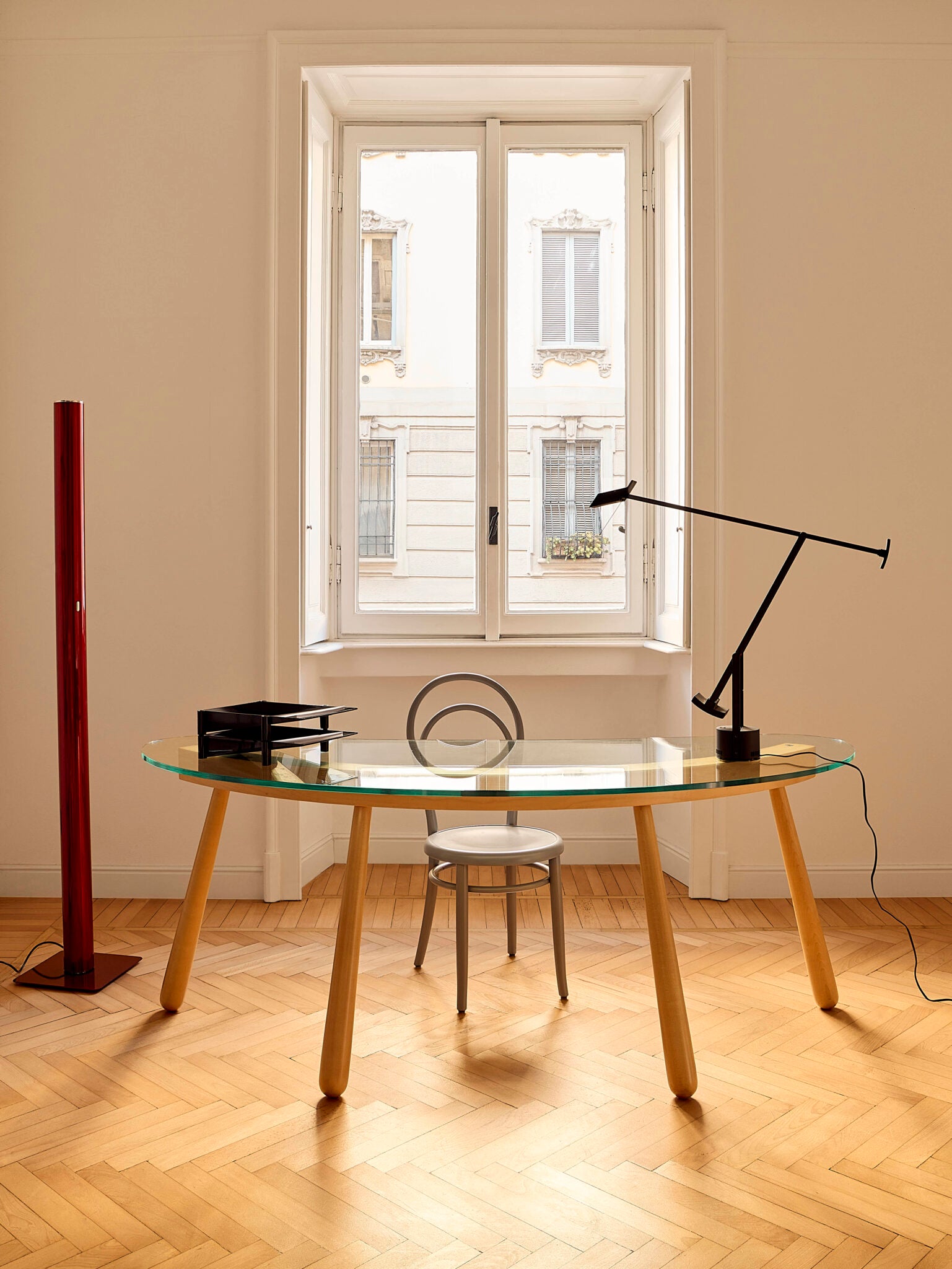 Boomerang Desk | Classic Design by Wiener GTV Design