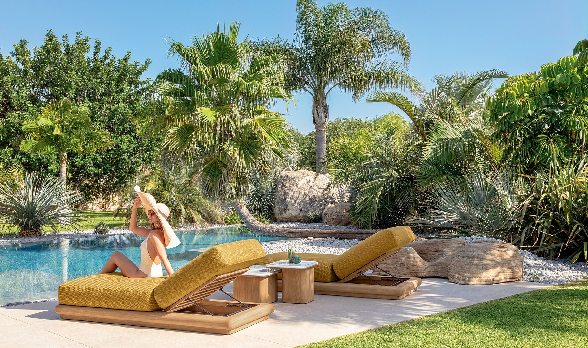 Itaca Side Table | Luxury Talenti Outdoor Living