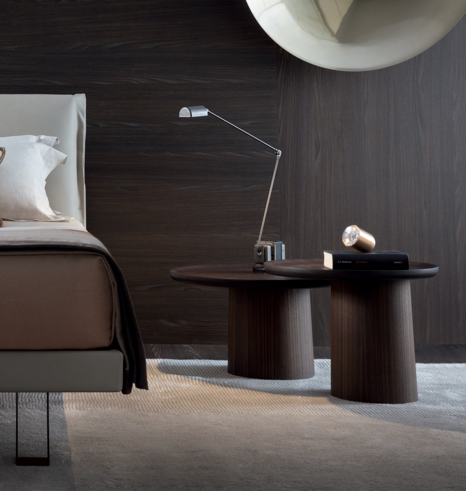 Molteni&C Louisa Tray Table by Vincent Van Duysen | Luxury Side Table