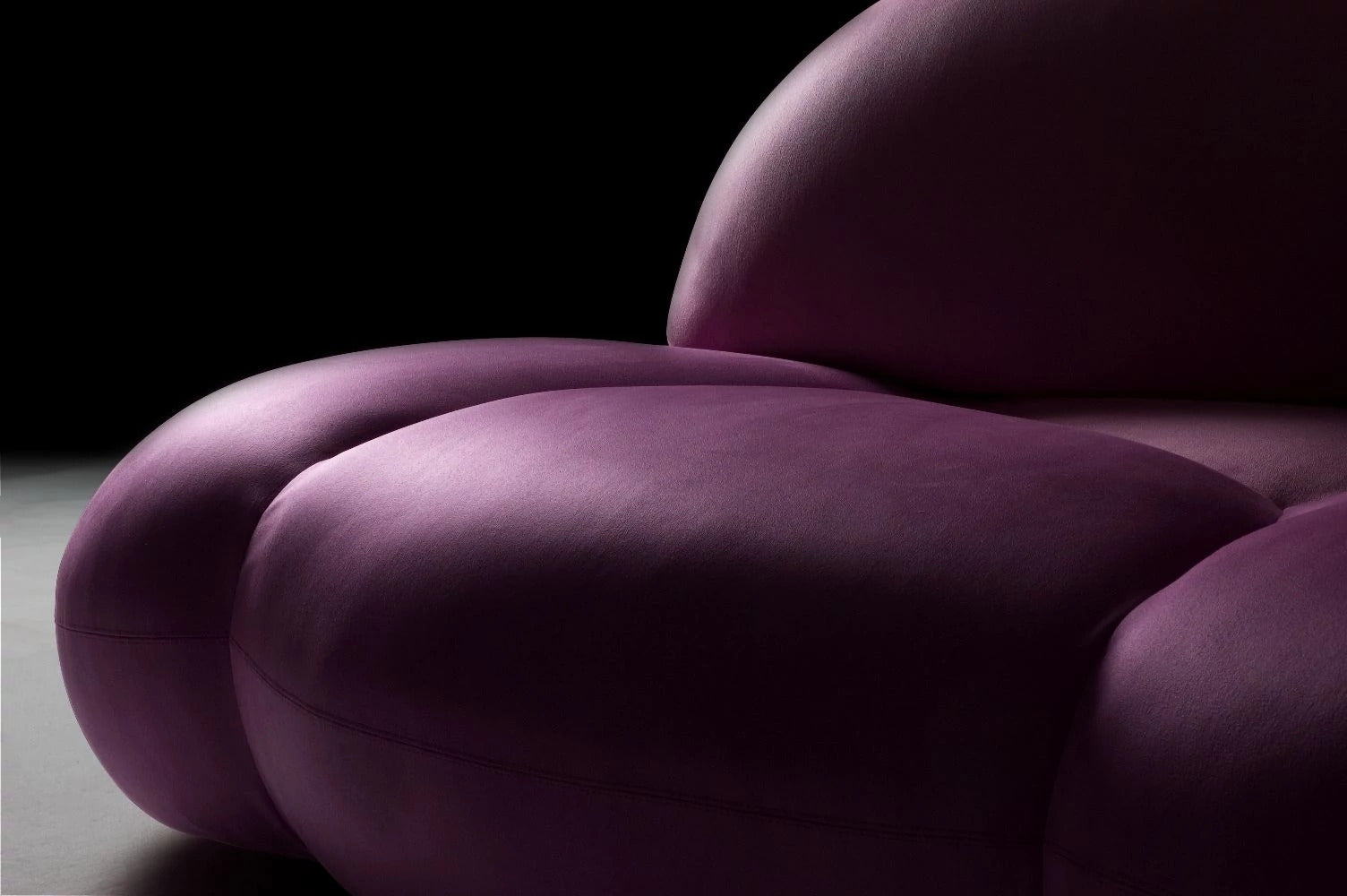 Detail of Le Nuvole Sofa upholstery with premium Italian craftsmanship. Giovannetti Collezioni.