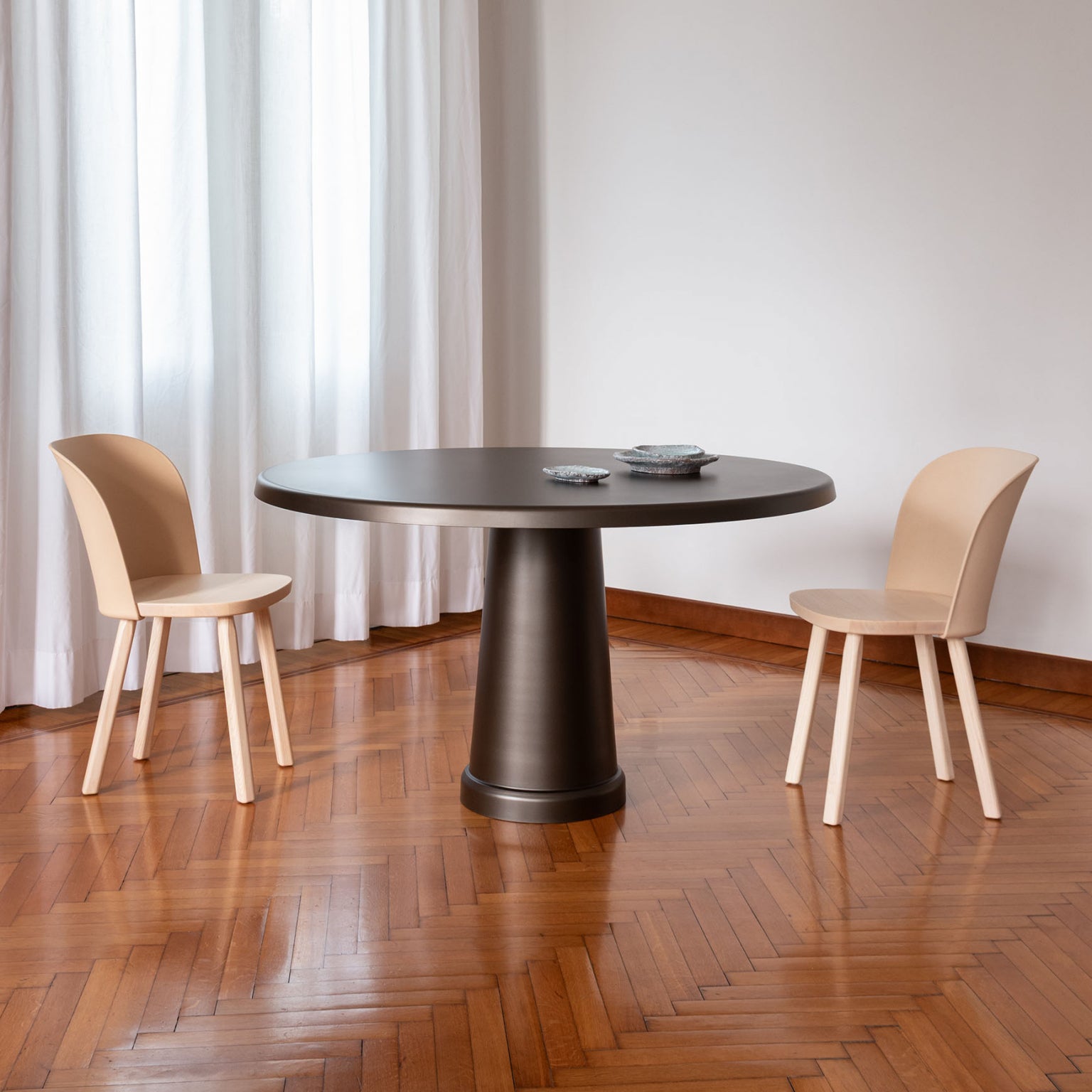 All-Round Dining Table | Luxury Furniture | Magis
