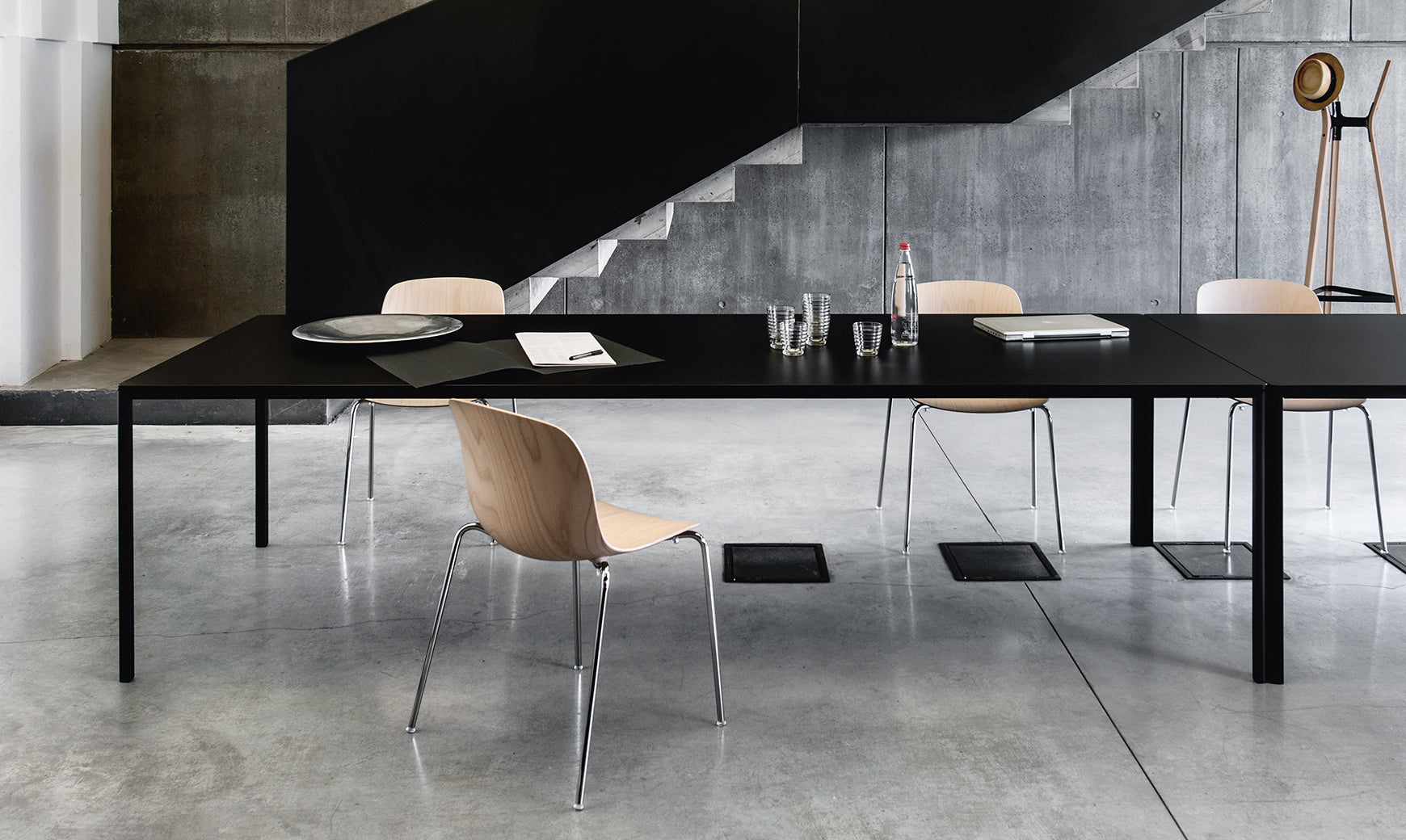Passe- Partout Dining Table | Luxury Furniture | Designed by Magis Lab | Magis