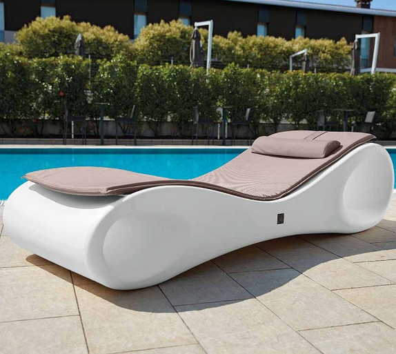 Slice Sunbed | Designed by Simone Micheli | Lyxo