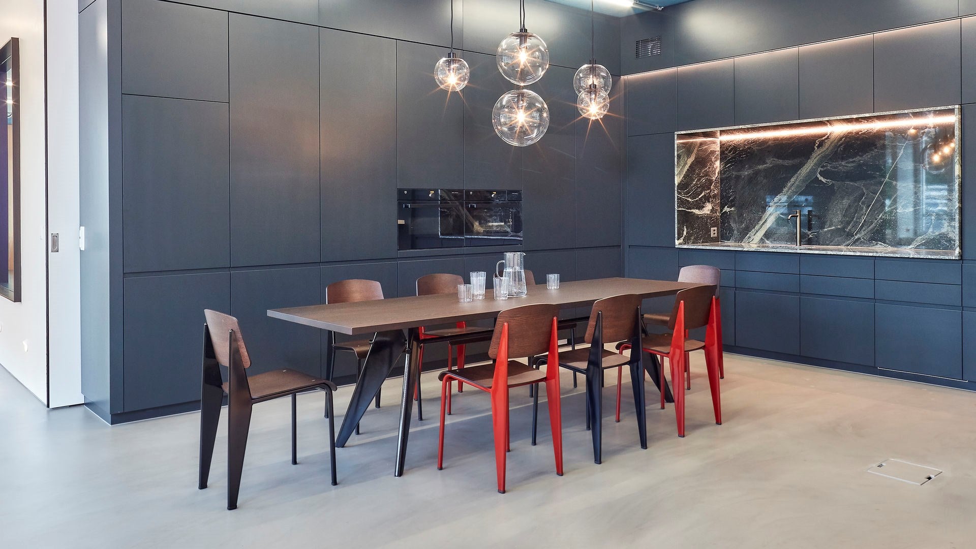 Vitra Standard Chair | Designed by Jean Prouvé