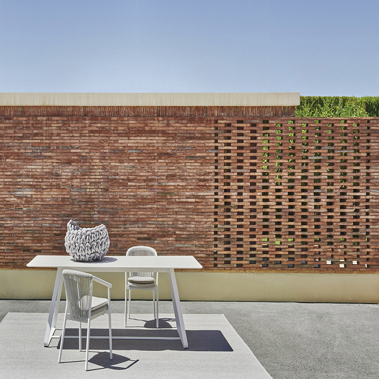 Kolonaki Oval Dining Table | Designed by Calvi Brambilla | Varaschin