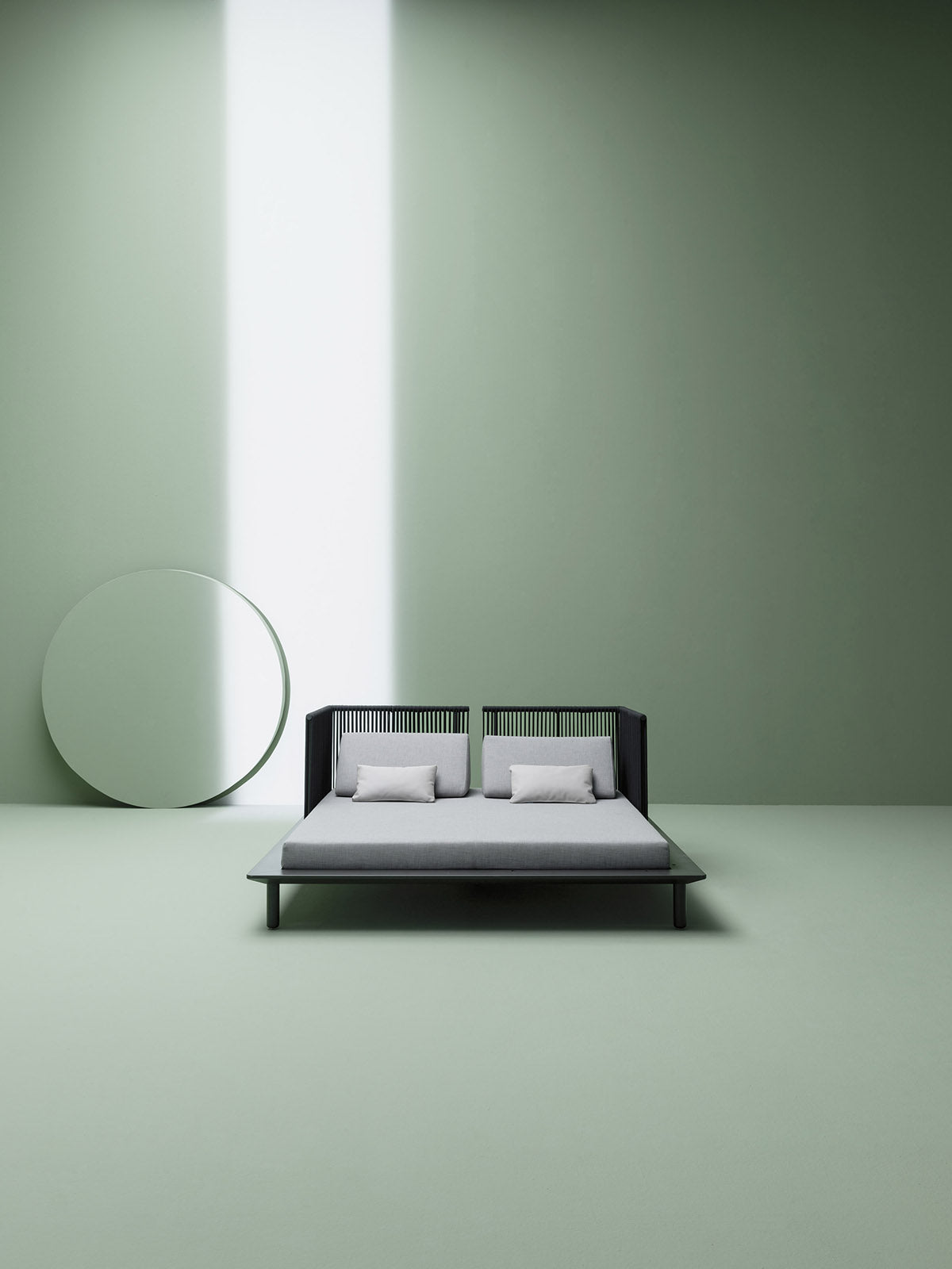 Sunmoon Outdoor Daybed | Designed by José Manuel Ferrero | Varaschin