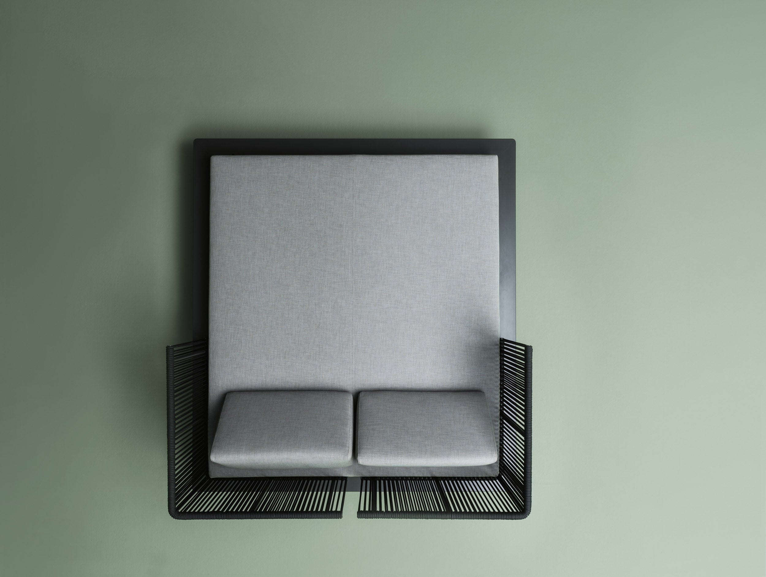 Sunmoon Outdoor Daybed | Designed by José Manuel Ferrero | Varaschin