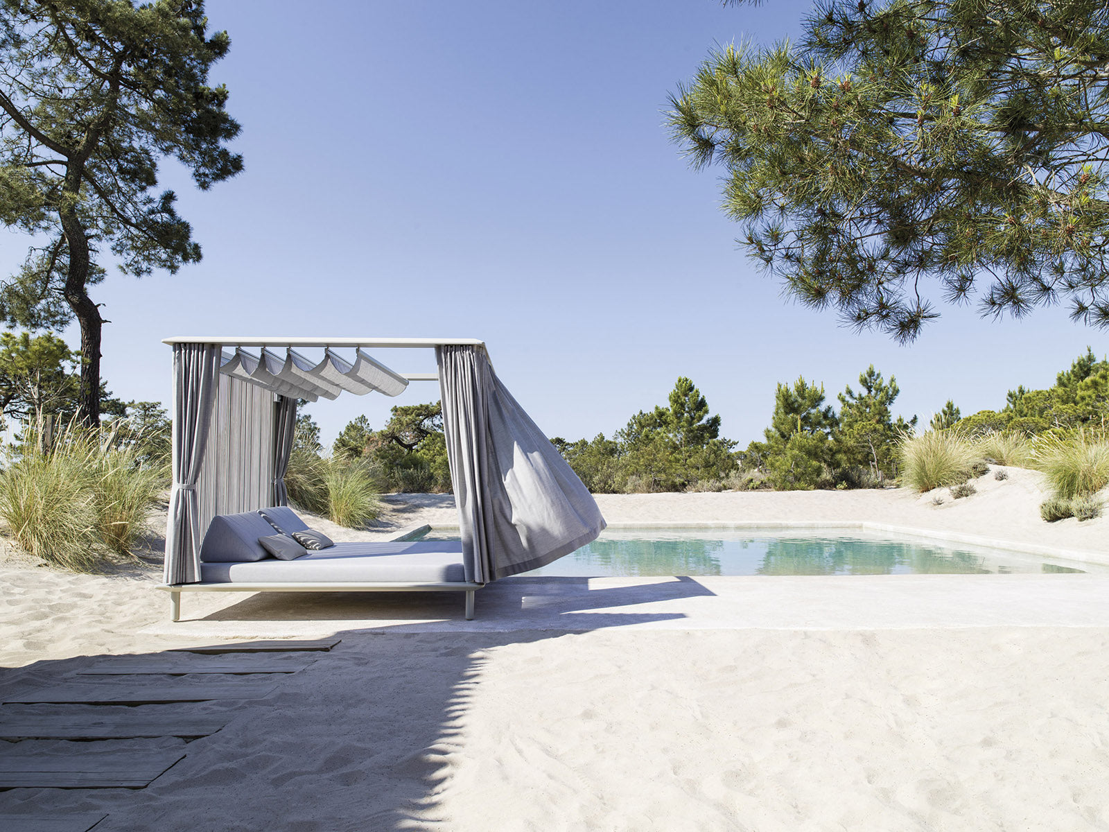 Sunmoon Outdoor Gazebo | Designed by José Manuel Ferrero | Varaschin