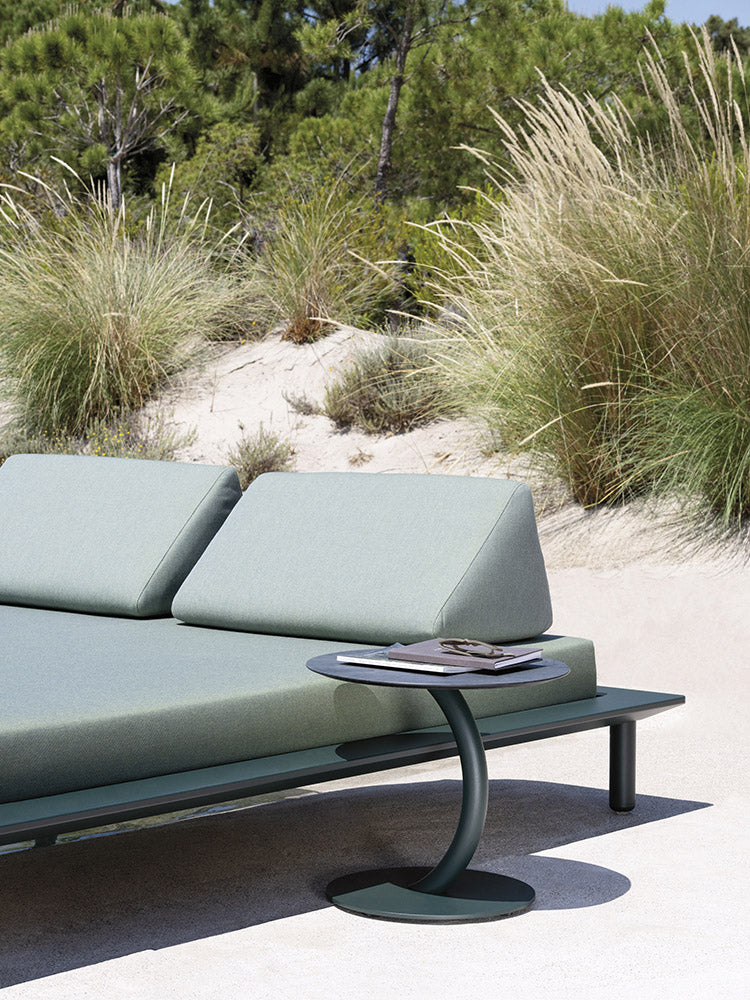 Sunmoon Outdoor Tatami | Designed by José Manuel Ferrero | Varaschin