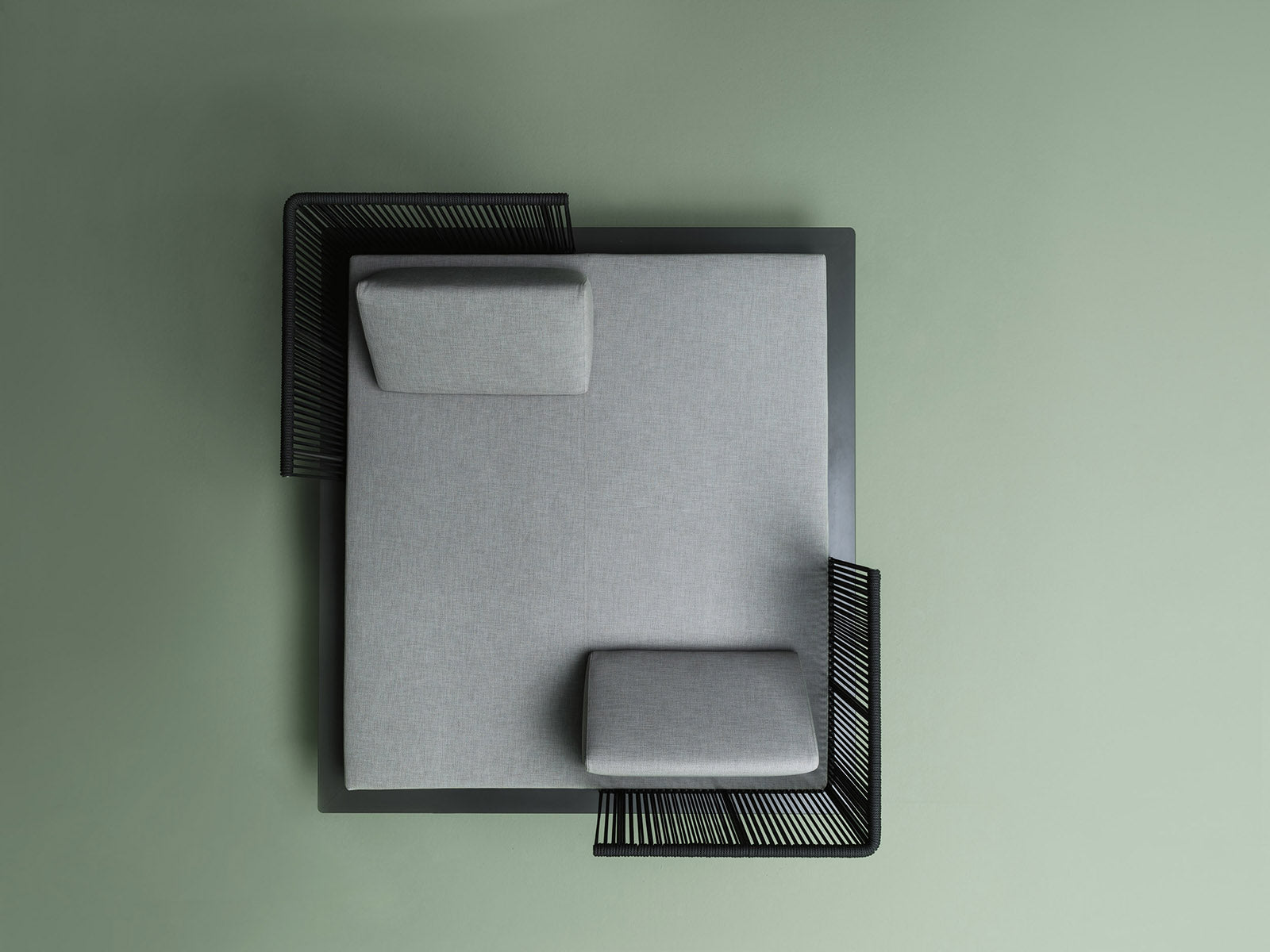 Sunmoon Outdoor Vis à Vis Daybed | Designed by José Manuel Ferrero | Varaschin