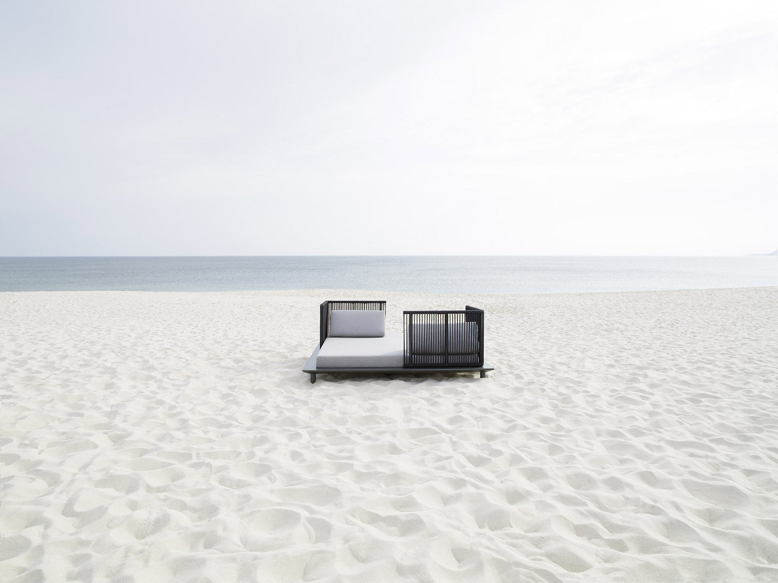 Sunmoon Outdoor Vis à Vis Daybed | Designed by José Manuel Ferrero | Varaschin