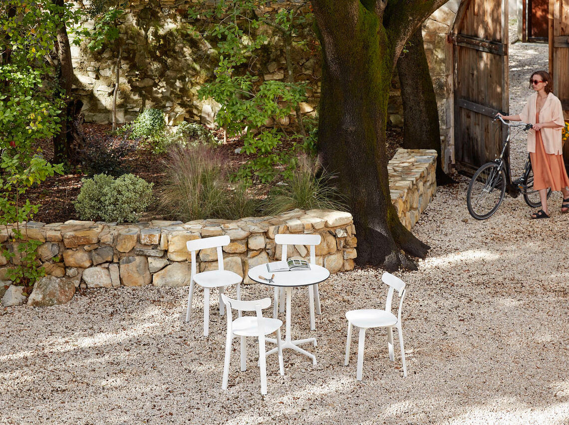 Vitra APC All Plastic Chair | Designed by Jasper Morrison