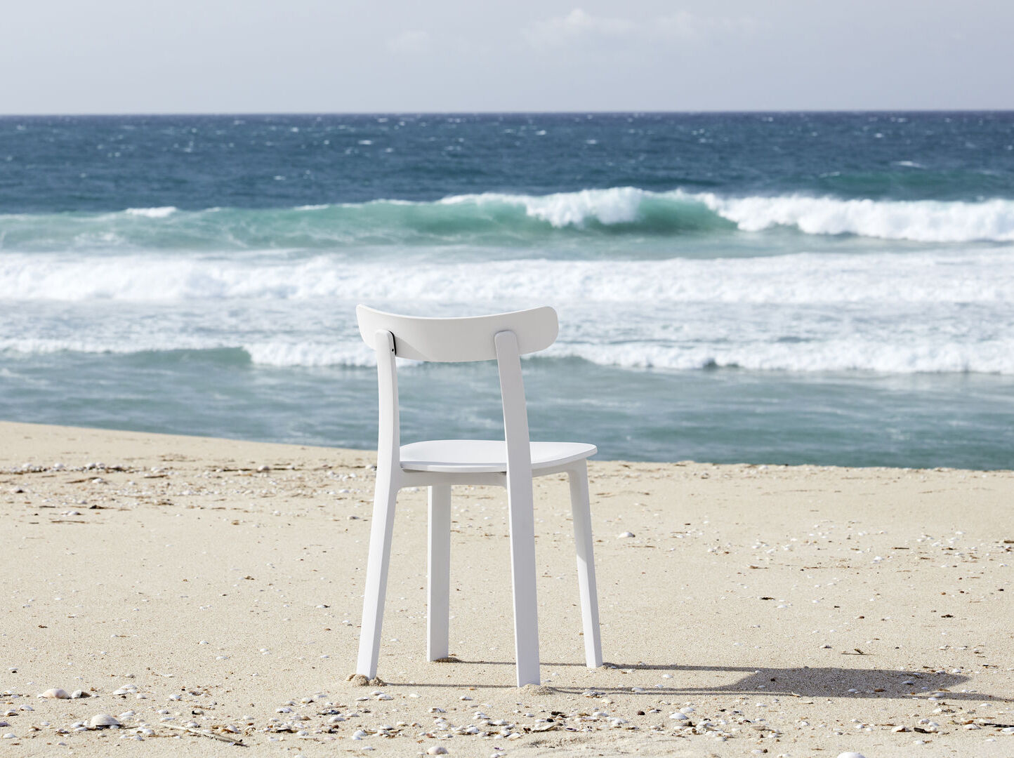 Vitra APC All Plastic Chair | Designed by Jasper Morrison