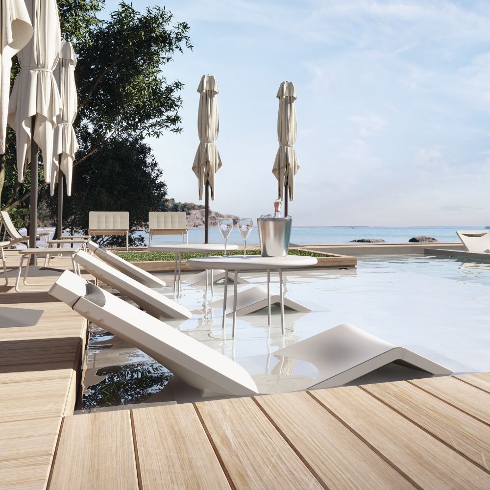 Aqua Sunbed — Sculptural Modern Outdoor Lounger by Serralunga