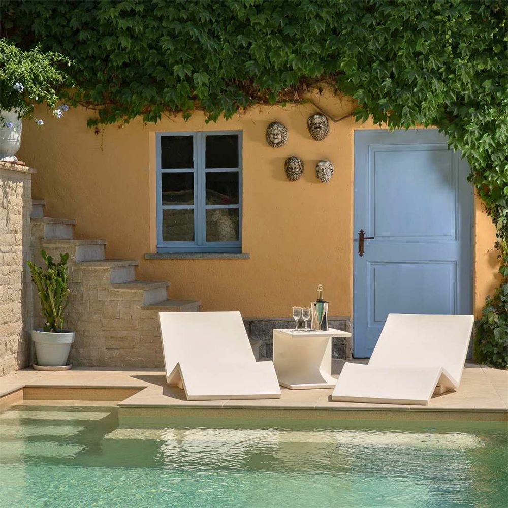 Aqua Sunbed — Sculptural Modern Outdoor Lounger by Serralunga
