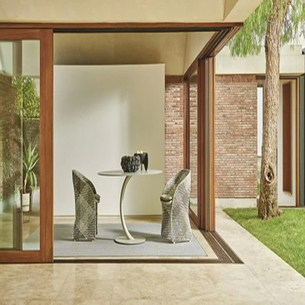 Flexion Round Dining Table | Designed by Edoardo Gherardi | Varaschin