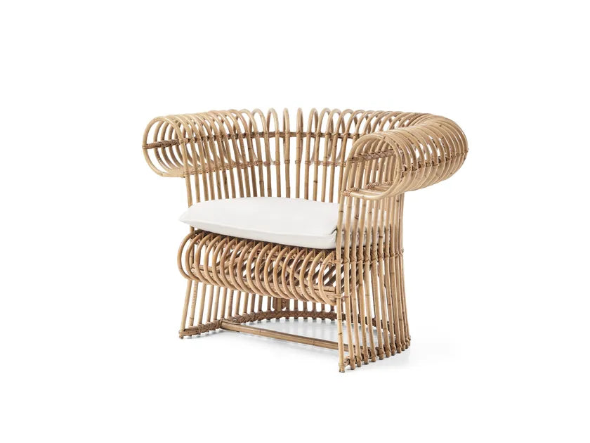 R 513 Armchair | Designed by Vico Magistretti | Luxury Furniture | Gervasoni