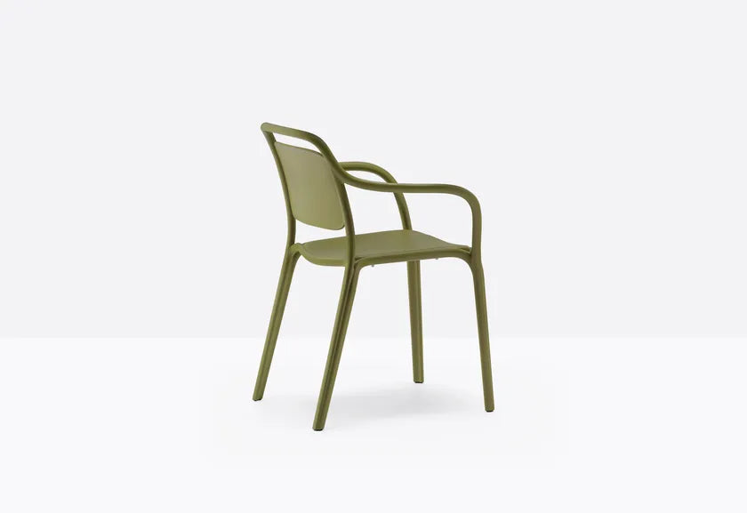 Libre 595 Outdoor Stackable Chair with Armrests | Luxury Design | Pedrali
