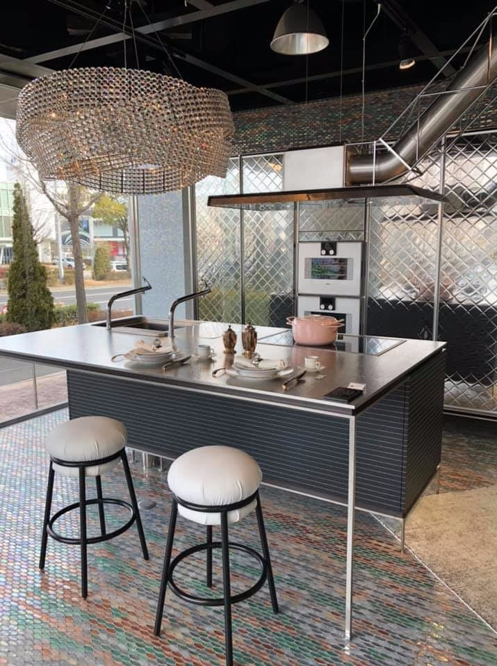 Grasso stool interior