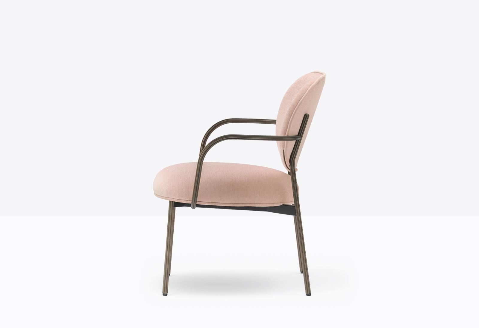 Blume 2959 Lounge Chair with Armrests | Luxury Design | Pedrali