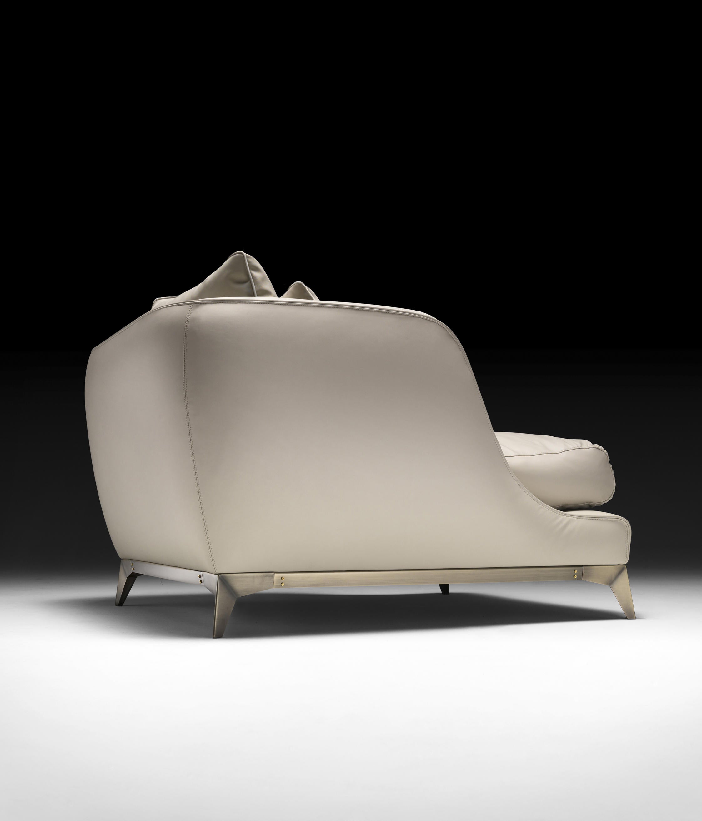 Brando Armchair | Designed by Frighetto | Black Tie
