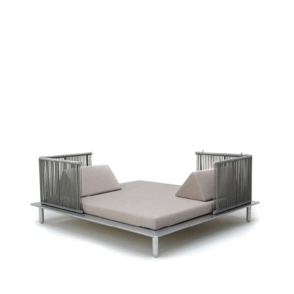 Sunmoon Outdoor Vis à Vis Daybed | Designed by José Manuel Ferrero | Varaschin