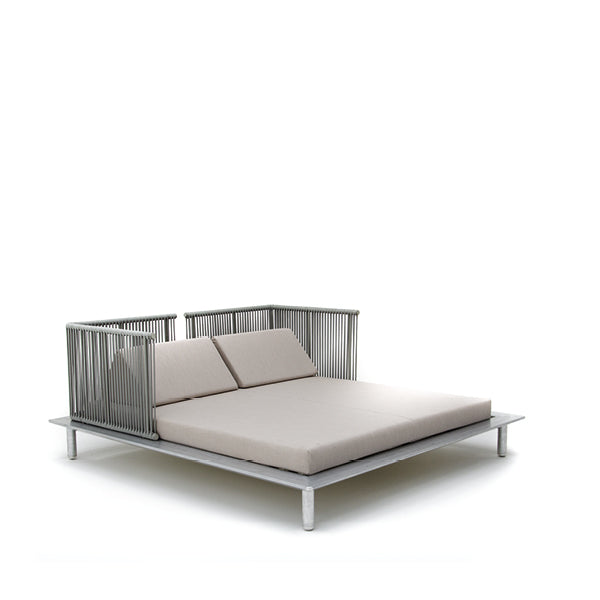 Sunmoon Outdoor Daybed | Designed by José Manuel Ferrero | Varaschin